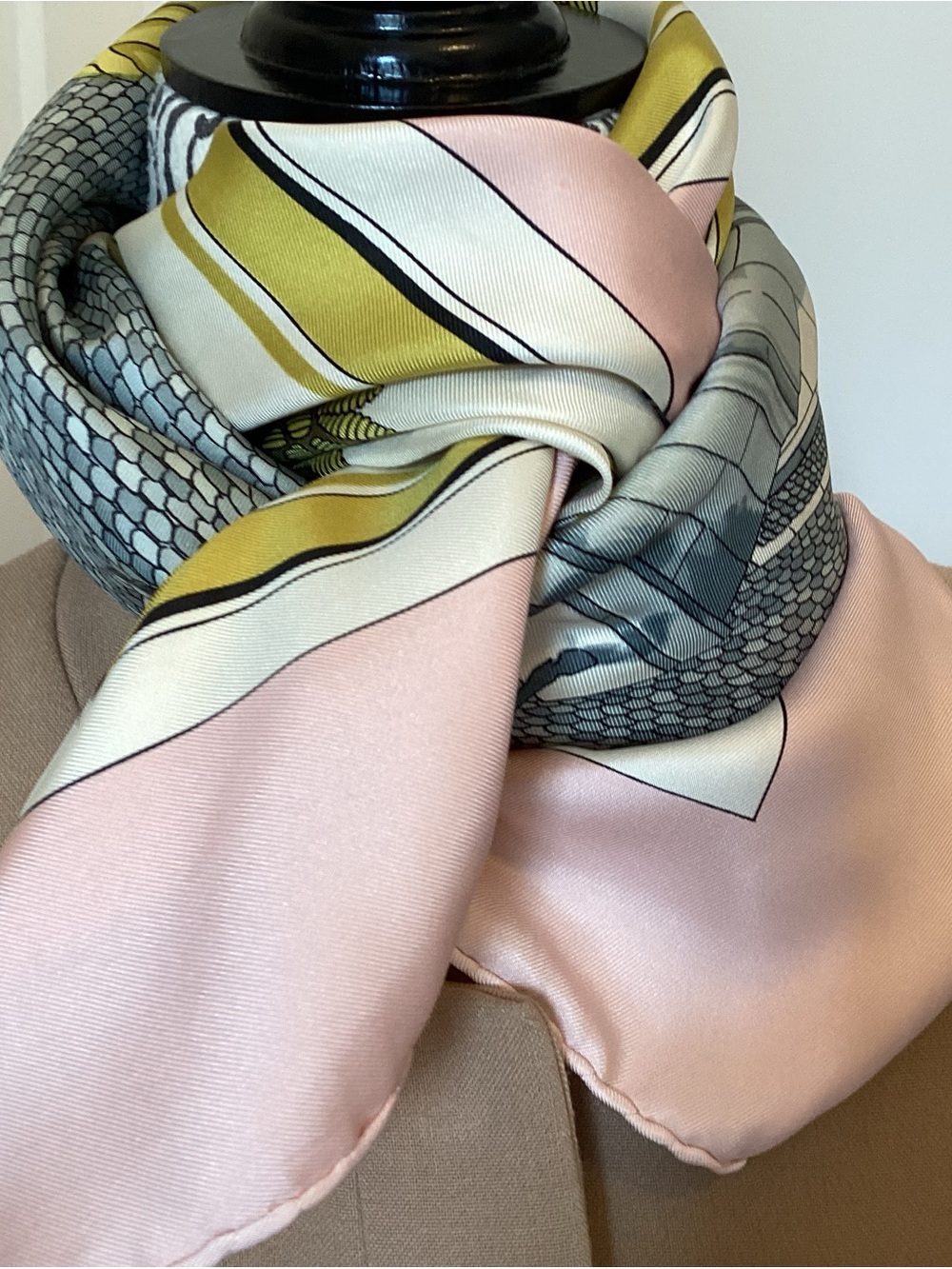 Le Pave du Roy, Hermès carré by Hugo Grygkar - Picture 9 of 16